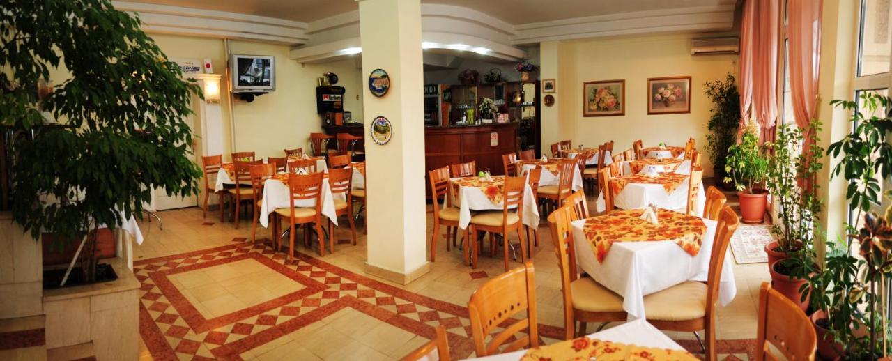 Vip Hotel Skopje - New Management מראה חיצוני תמונה