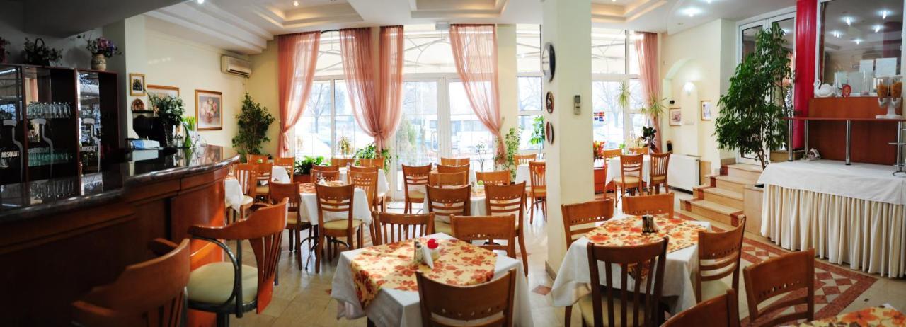 Vip Hotel Skopje - New Management מראה חיצוני תמונה