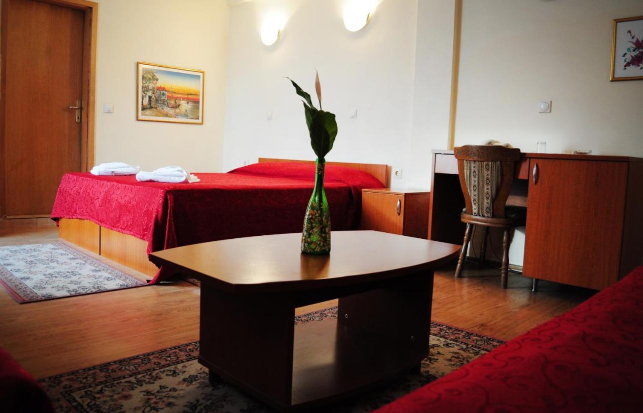 Vip Hotel Skopje - New Management מראה חיצוני תמונה