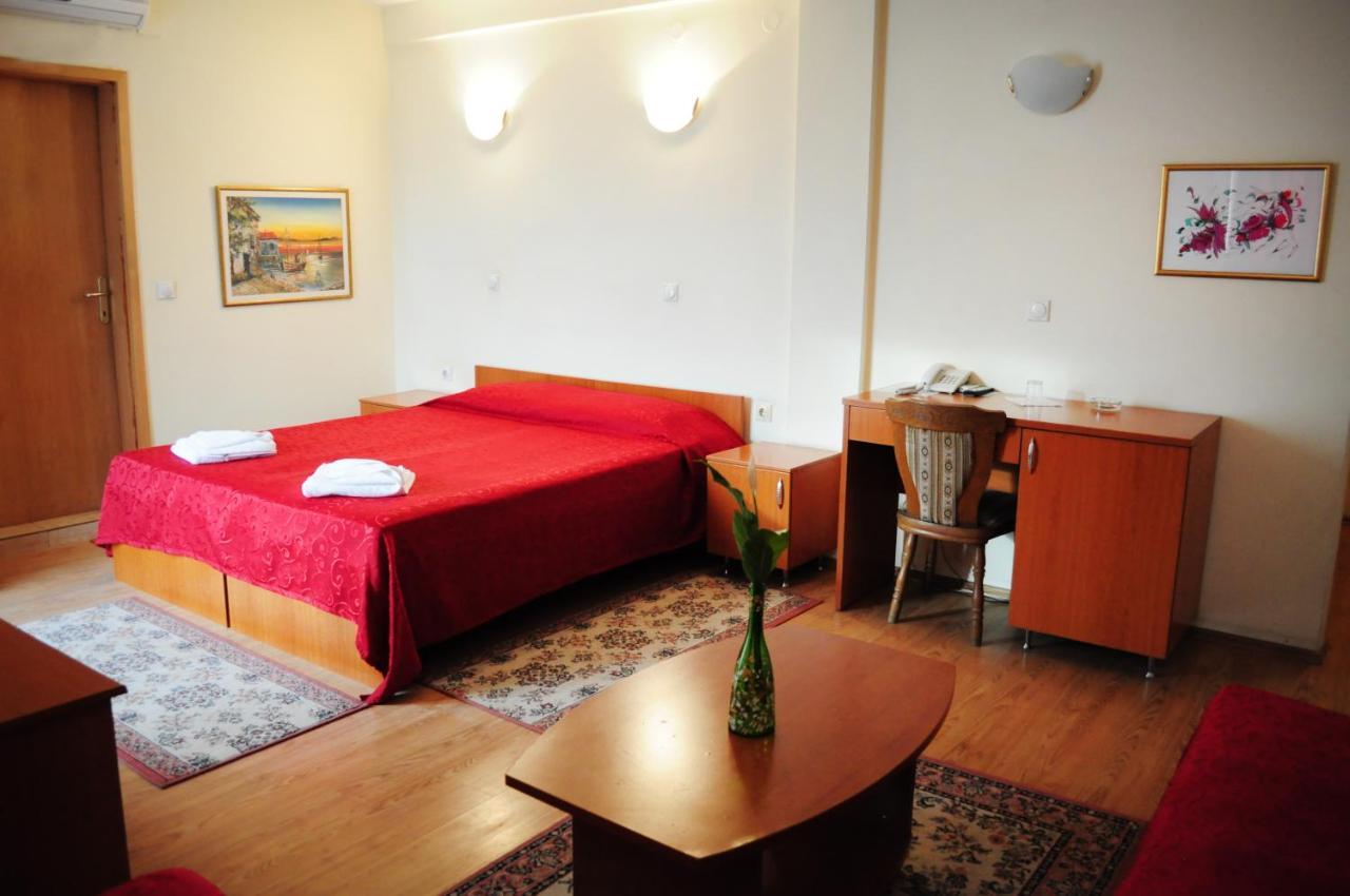 Vip Hotel Skopje - New Management מראה חיצוני תמונה