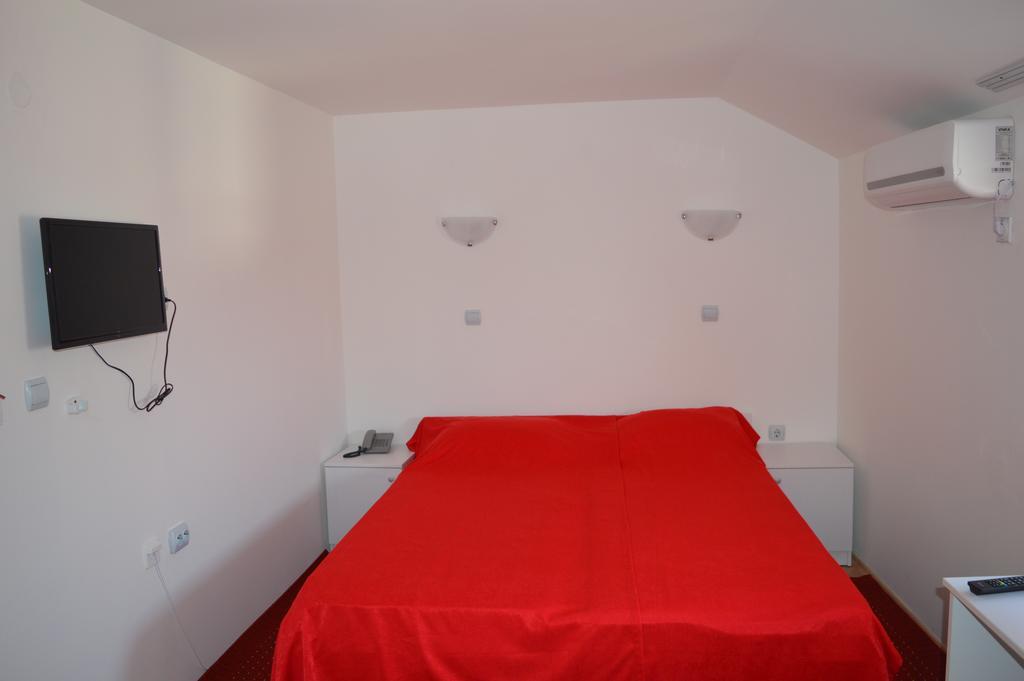 Vip Hotel Skopje - New Management מראה חיצוני תמונה