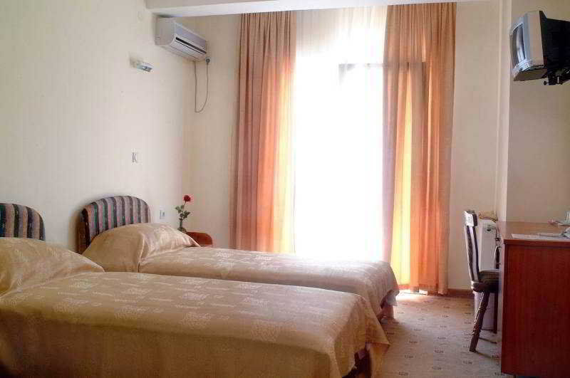 Vip Hotel Skopje - New Management מראה חיצוני תמונה